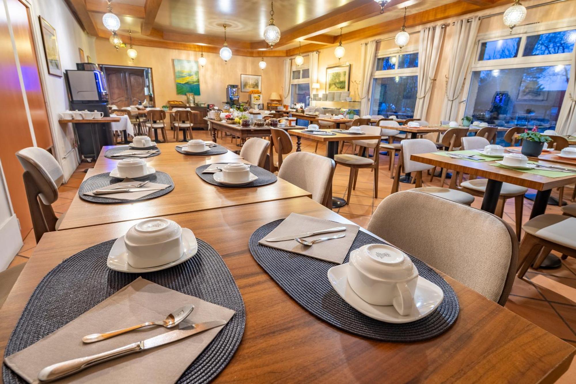 Le Relais Fleuri, Hotel Et Restaurant Logis - Avallon Sauvigny-le-Bois Εξωτερικό φωτογραφία